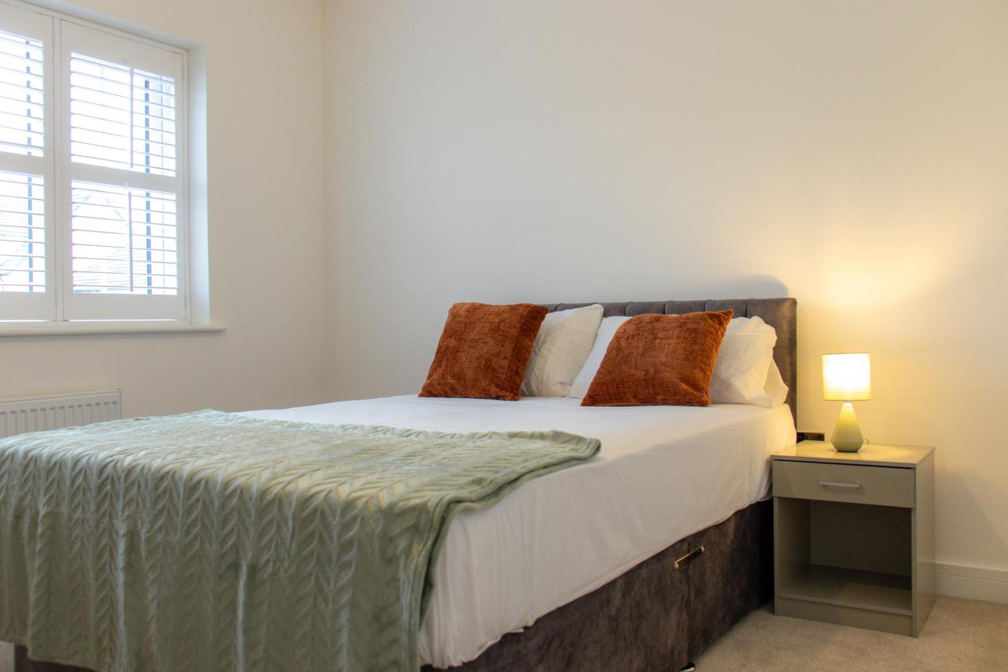 Lovely 4 Bedroom House Near Racecourse! Holiday home Doncaster